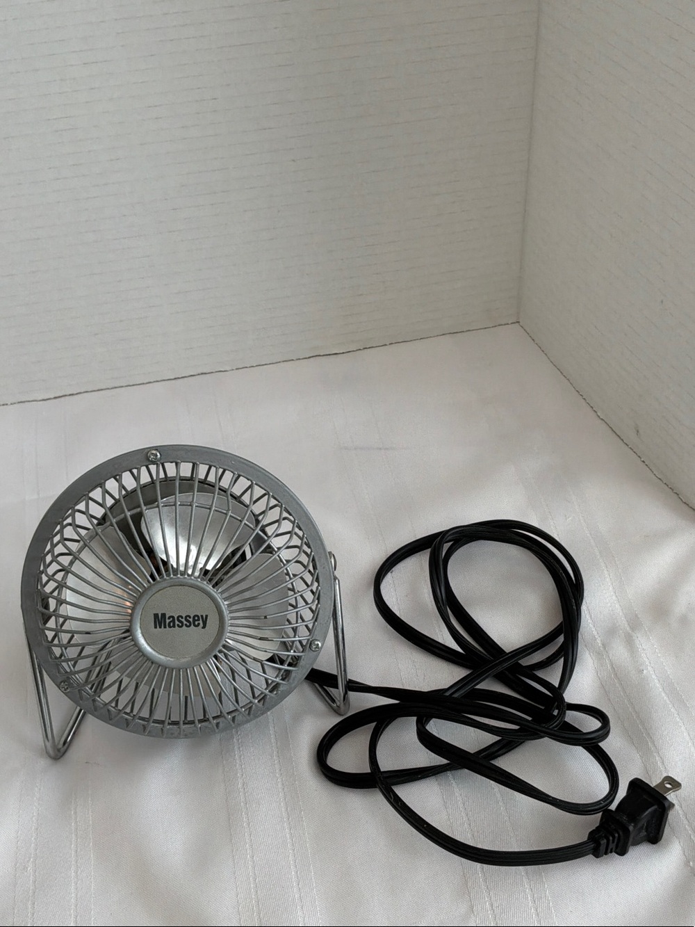 Massey all metal 4” tilting personal 120 v 1 speed working long cord